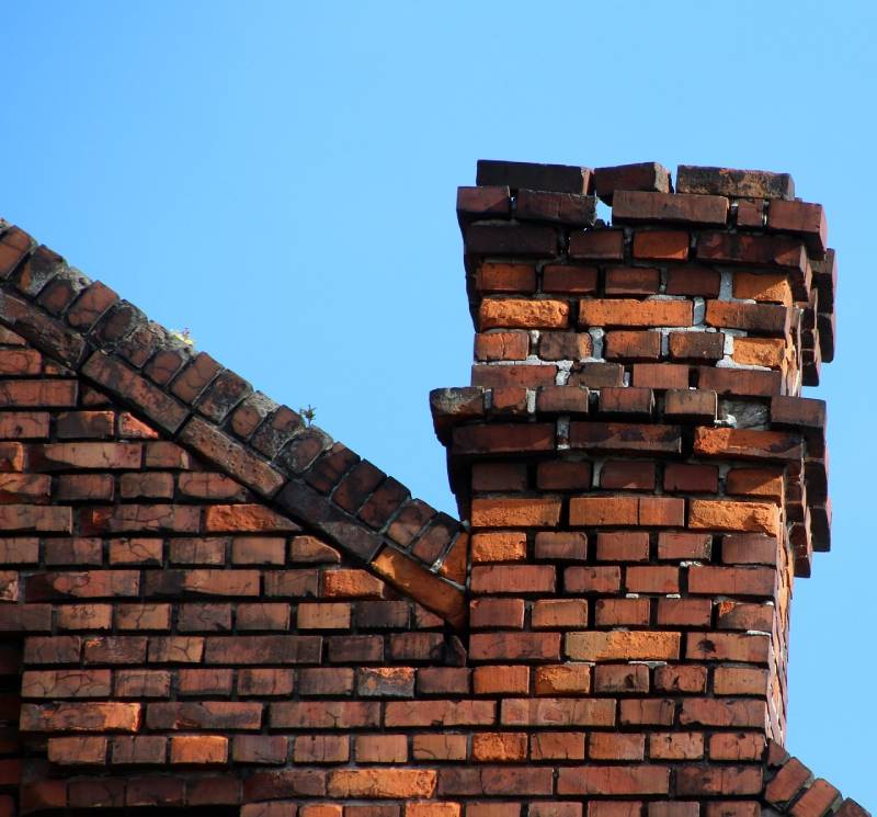 Damaged chimney on an Seagoville home showing cracks and missing mortar